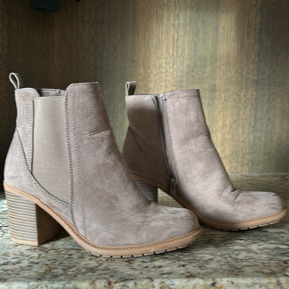 Natural Reflection boots